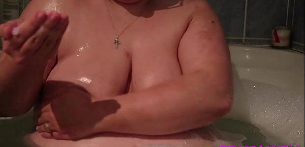  BBW Washes Huge Tits In Steamy Bath